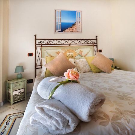 Bed and Breakfast La Finestra Sul Mare Искья Экстерьер фото