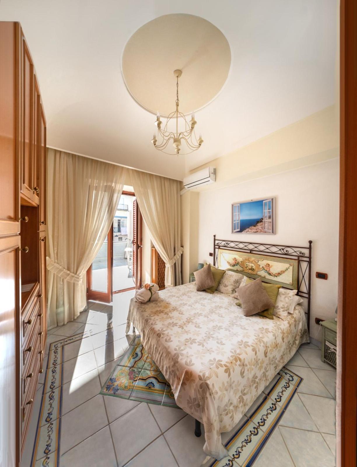 Bed and Breakfast La Finestra Sul Mare Искья Экстерьер фото